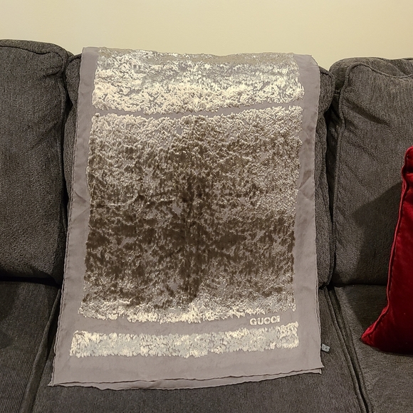 GUCCI Woven Devoré Scarf - Picture 1 of 7